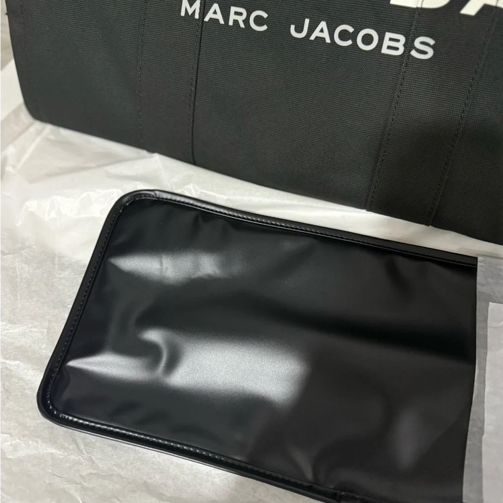 NWT Marc Jacobs The Doggy Bag - Picture 3 of 9
